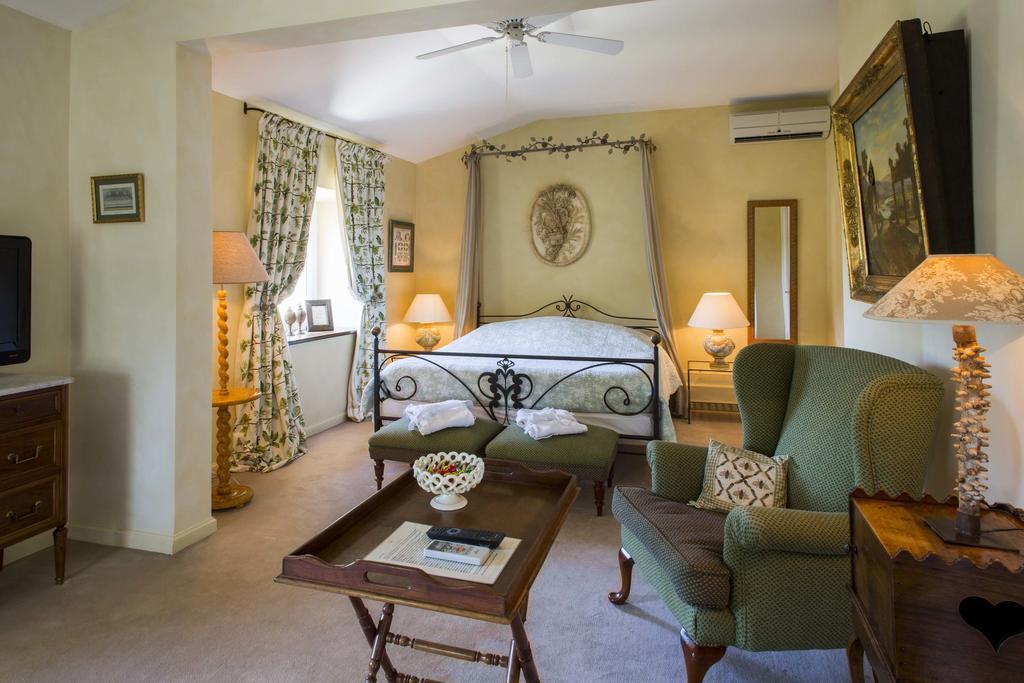 Chateau Talaud Bed & Breakfast Loriol-du-Comtat Room photo